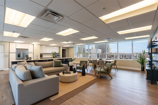 Building Photo - 321 NE 26th St