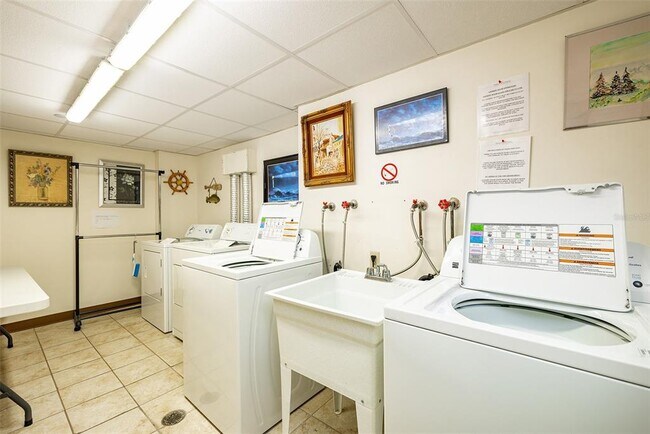 Building Photo - 420 64th Ave