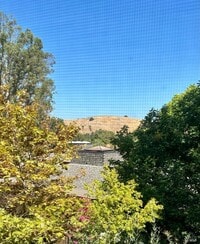 Building Photo - 9 Forest Ln