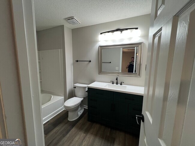 Building Photo - 117 Primrose Dr