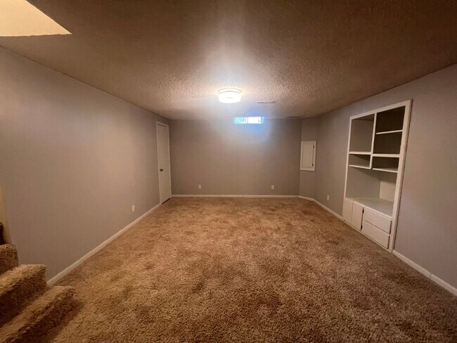 Building Photo - Spacious 3 Bedroom, 2.5 Bath Home with finished basement – Derby, KS. – Available Now!