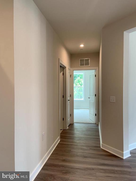 Building Photo - 3925 Fair Ridge Dr