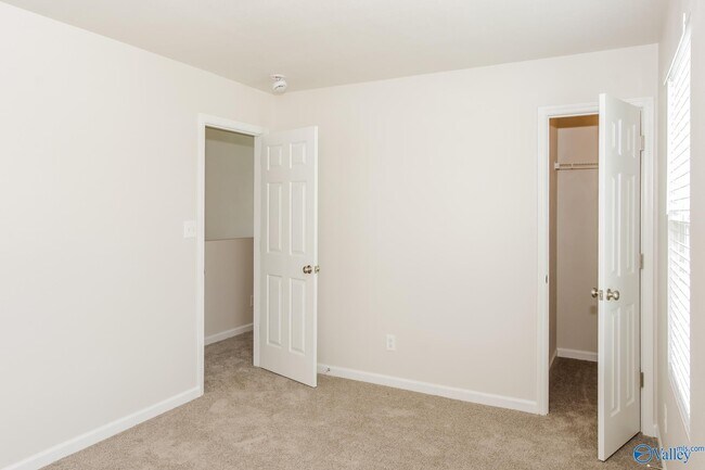 Building Photo - 129 Forestbrook Dr