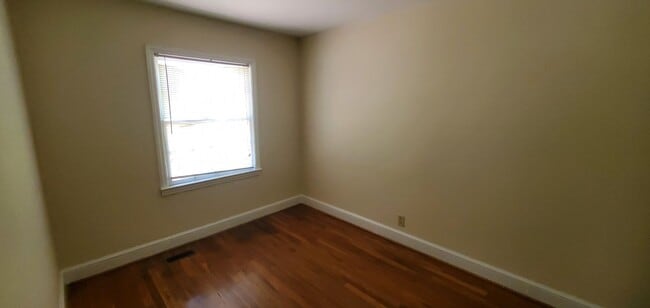Building Photo - 2 Bedroom Duplex