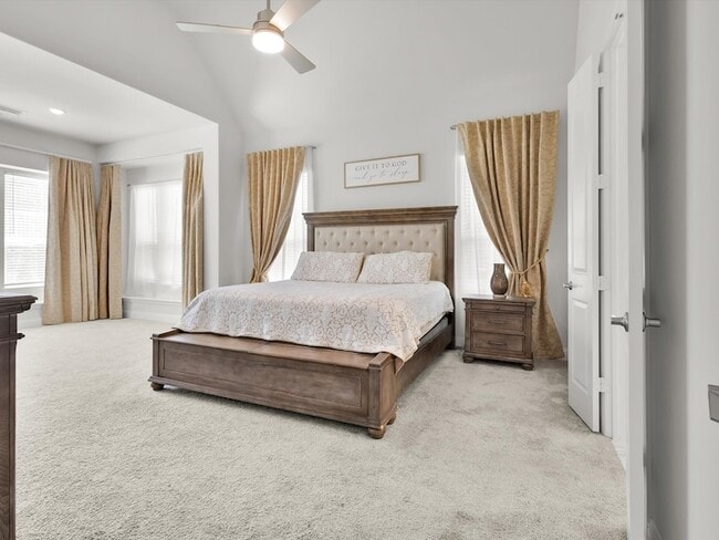 Building Photo - 439 Montrose Dr