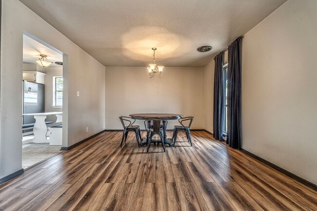 Building Photo - Fully Furnished Rental
