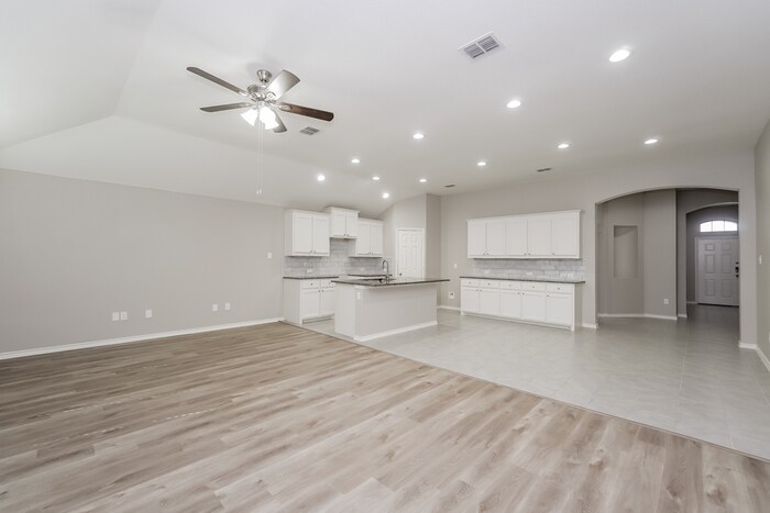 Building Photo - 3903 Bridle Path Ln