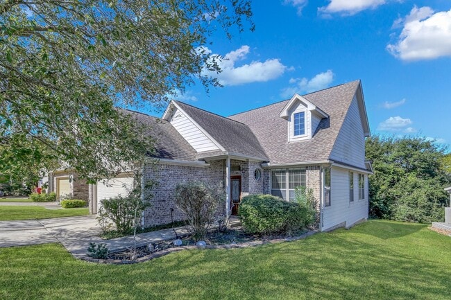 Building Photo - 130 April Cove