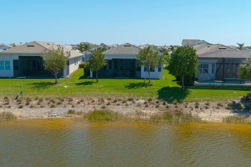 Building Photo - 8897 Redonda Dr