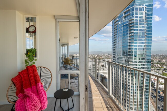 Building Photo - 700 E Ocean Blvd