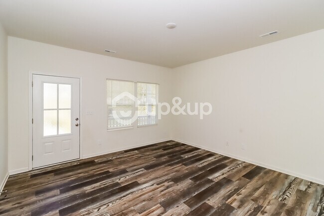 Building Photo - Fantastic 3bd/3ba home! Coming soon!