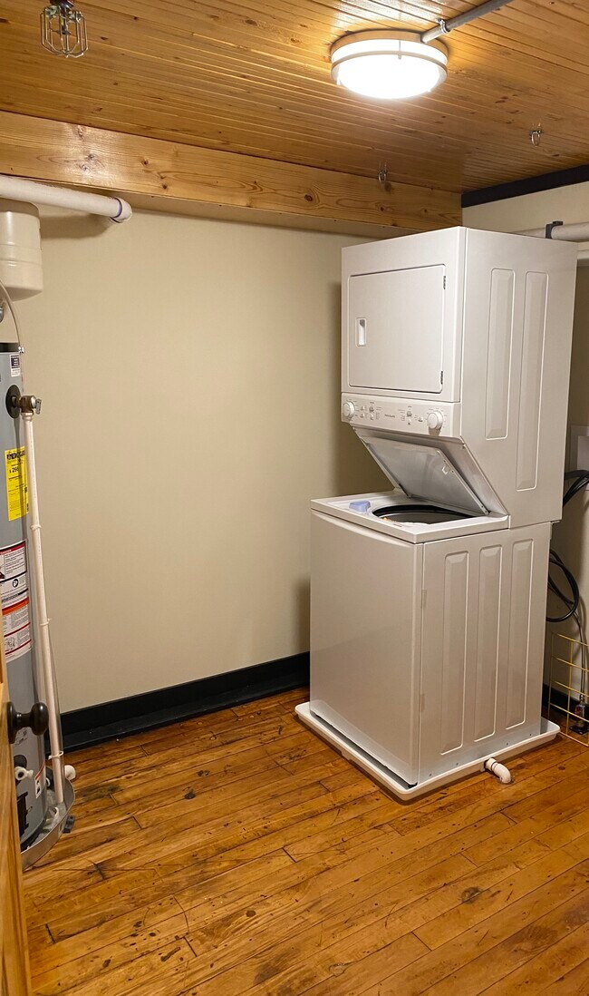 Building Photo - 691 Trump St