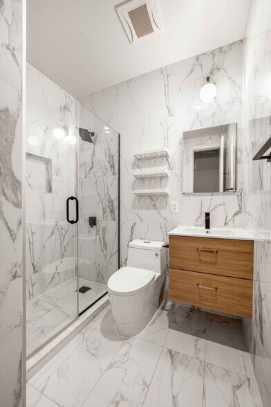 Building Photo - 355 E 50th St