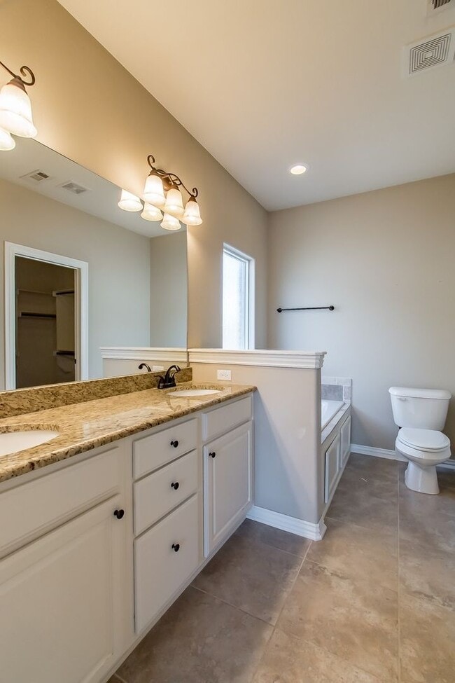 Building Photo - Like New 3 Bedroom Home near Stonebridge M...