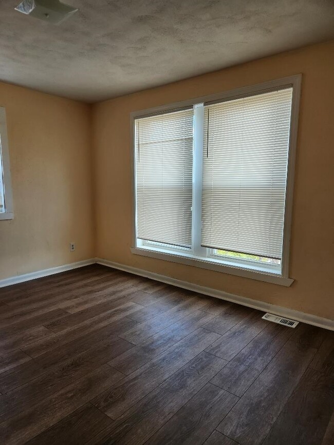 Building Photo - 3 Chase St