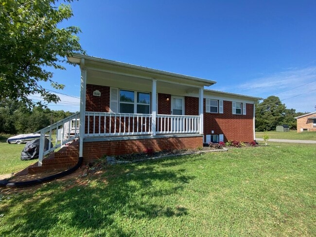 Primary Photo - 800 St James Church Rd