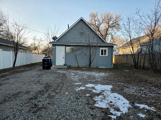 Building Photo - 135 Custer Ave