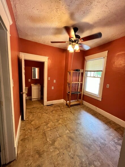 Building Photo - 1115 State St NW