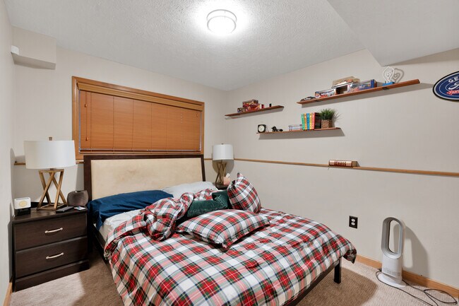 Building Photo - 8603 E Columbia Park Dr