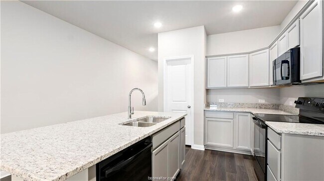 Building Photo - 3007 Stevens Dr