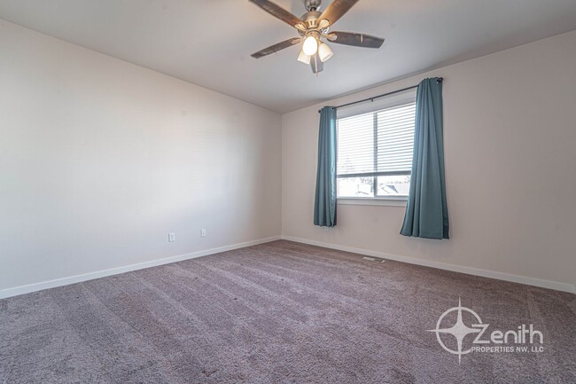 Building Photo - Move In By 12/31 + Pay No Rent Until Febru...