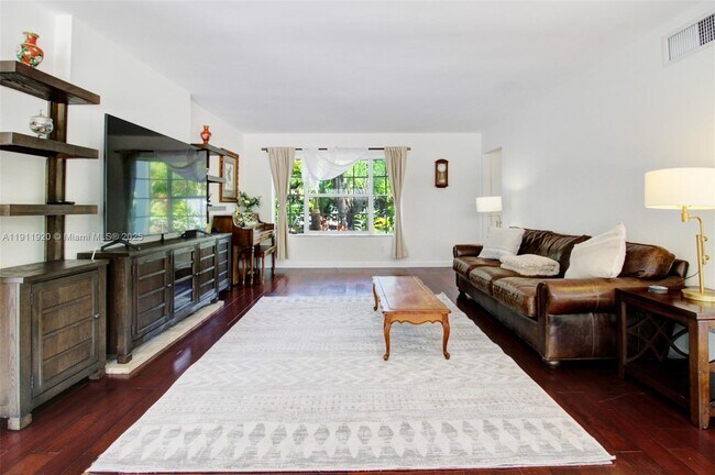 Building Photo - 6900 SW 104th St