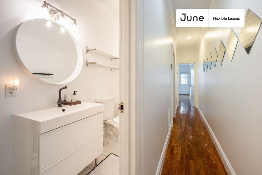 Building Photo - 1835 Mintwood Pl NW