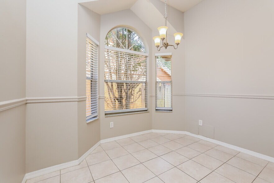 Building Photo - 2523 Dovetail Dr