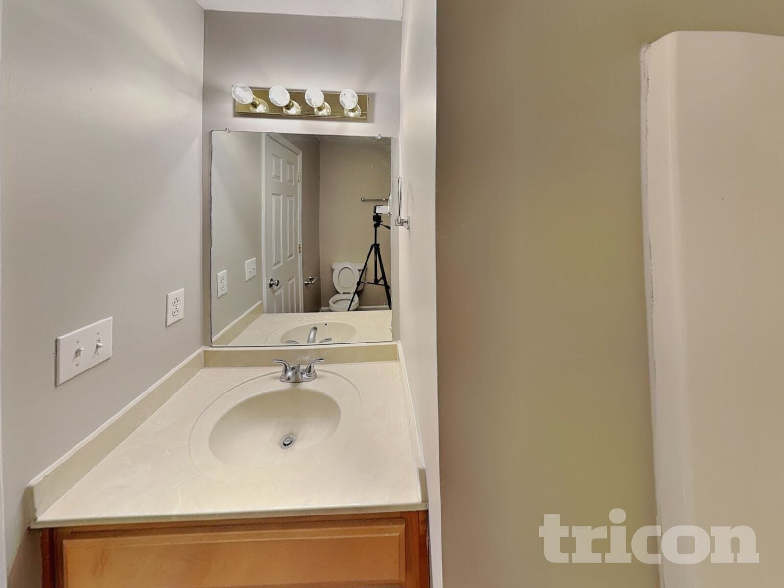 Building Photo - 1150 E 17th Ave