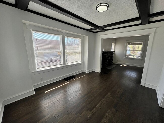 Building Photo - Inviting 3-Bedroom Home with Front Porch Charm