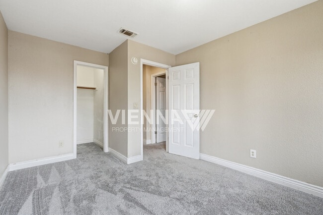 Building Photo - 2212 Thurton Dr