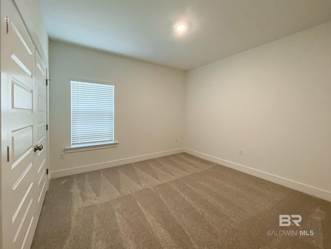 Building Photo - 510 Hardwood Ave