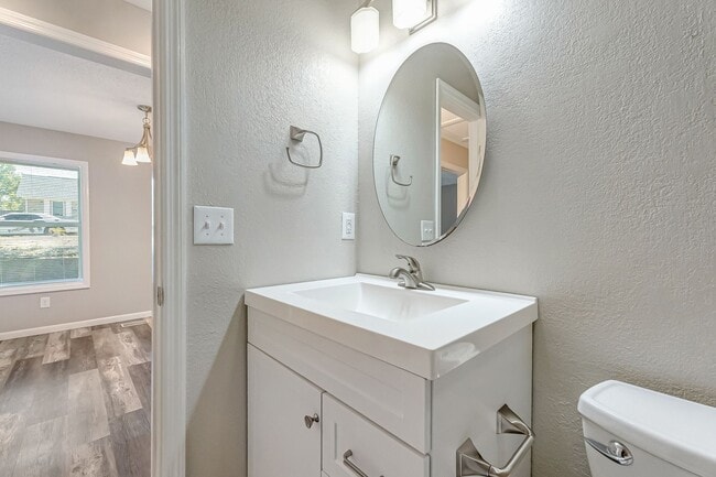 Building Photo - Charming 2-Bedroom, 2-Bath Home in the Hea...