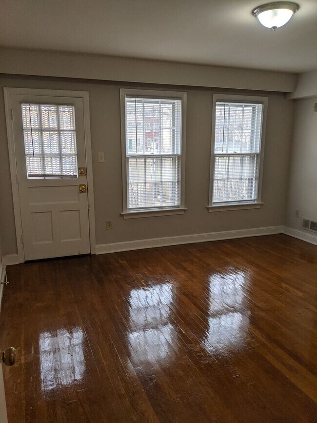 Building Photo - 945 25th St NW