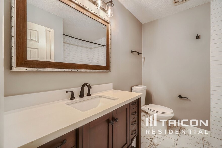 Building Photo - 348 Barbara Cir