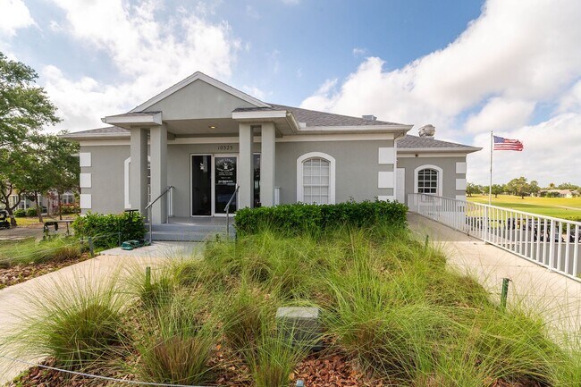 Building Photo - 3-Bed 2-Bath Unfurnished Pool Home - Greenfield Plantation