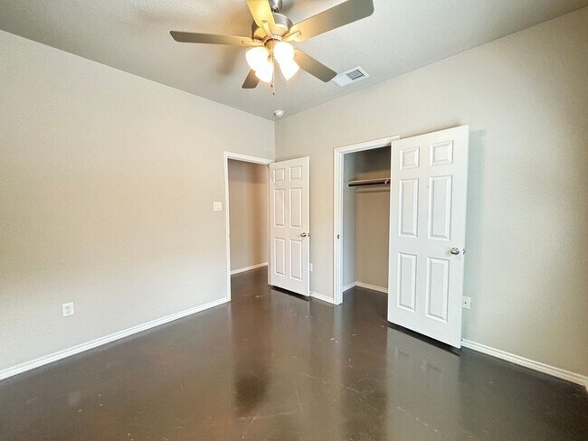 Building Photo - Luxury Duplex in Seguin with 3-bed, 2-bath...