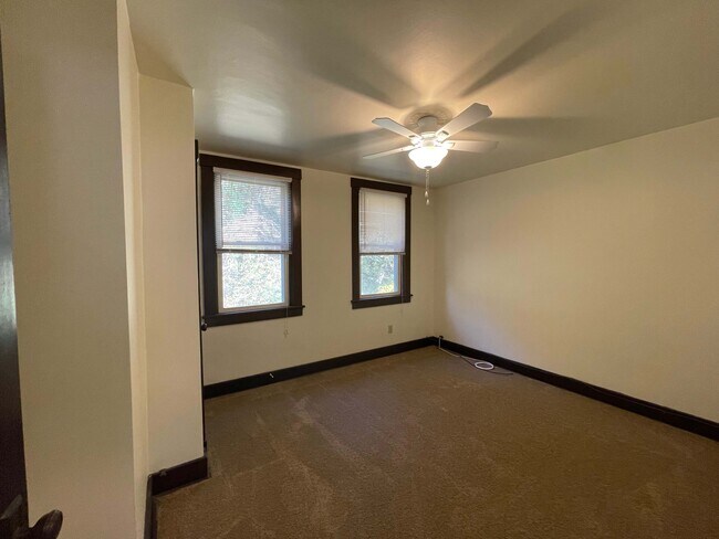 2Bed/1 Bath - 420 Venture St
