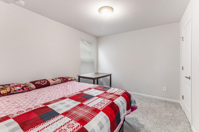 Building Photo - 2853 Dillon Dr