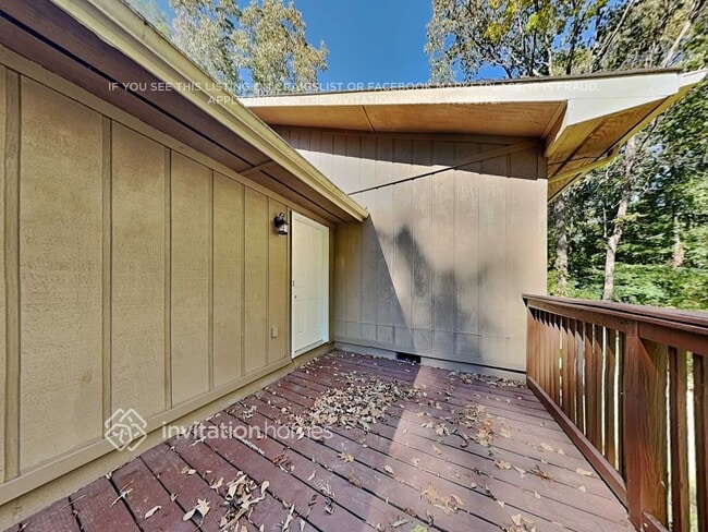 Building Photo - 300 1st St