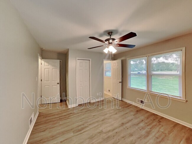 Building Photo - 164 Valley Hill Rd