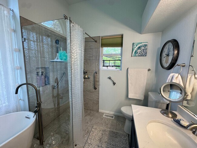 Building Photo - 3 Bedroom 3 Bath - Arapahoe Ridge Erie!