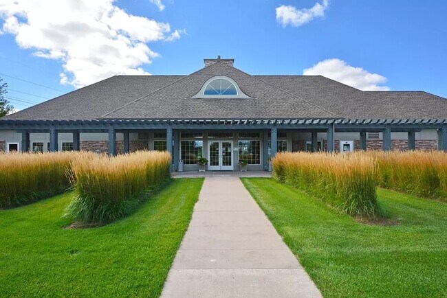 Building Photo - 4947 Emmit Dr N