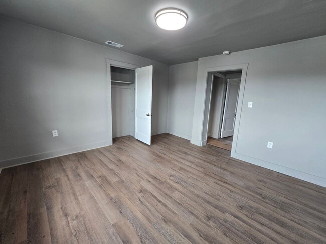 Building Photo - ver5725