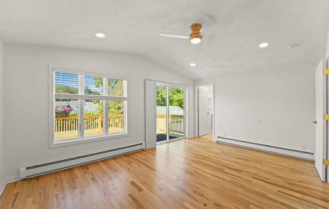 Building Photo - 116 Mary St