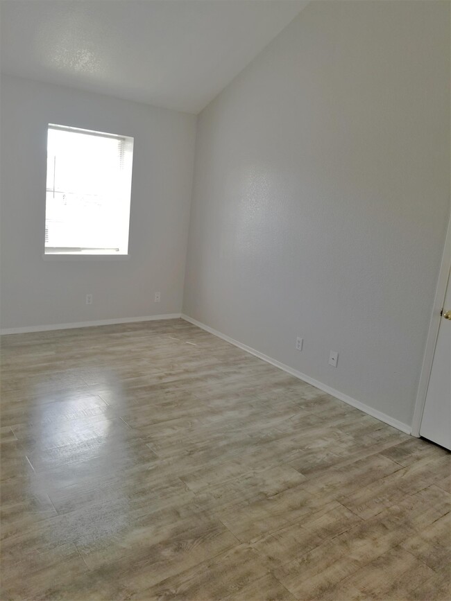 Building Photo - 2506 Caprice Dr