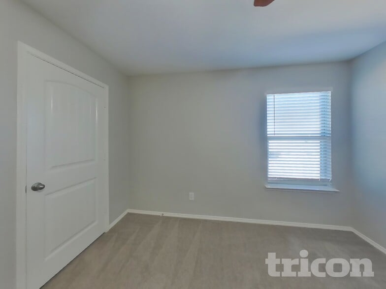 Building Photo - 2905 Englenook Dr