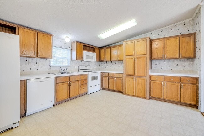 Building Photo - 1055 Low Ground Rd