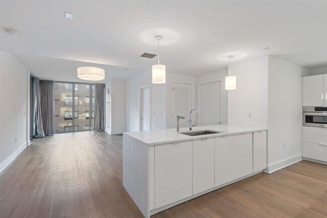 Building Photo - 9 Ave at Port Imperial