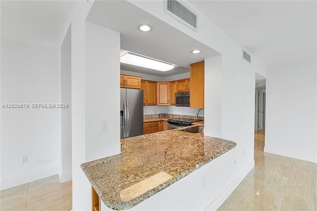 Building Photo - 1600 S Bayshore Ln